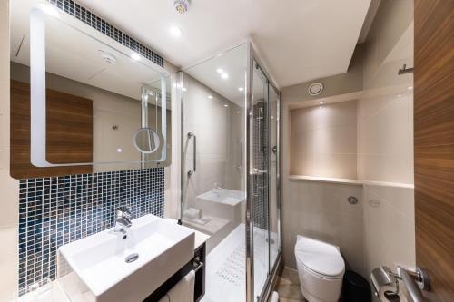 Cosy Atrium Room Near Our Lady Of Victories LON 6 Luxury Bookings