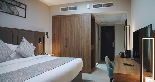 Deluxe King Room Near Nakheel Oasis 1 Luxury Bookings