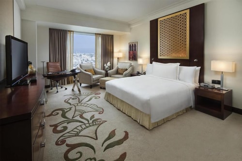 Deluxe King Room Sea View Near World Trade Center 1 Luxury Bookings