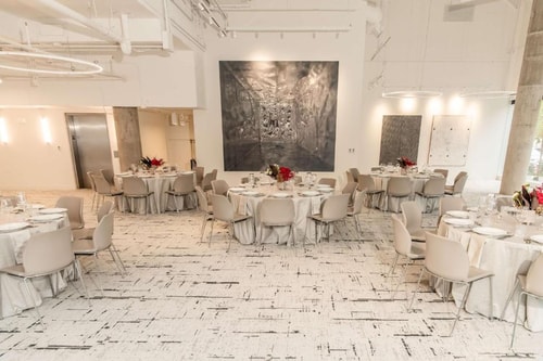 Queen Room Near The Artisan Craft Kitchen DAL 9 Luxury Bookings