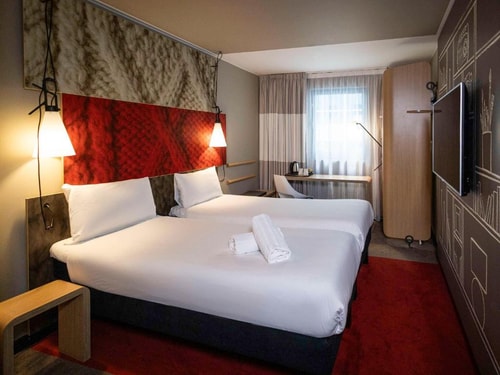 King or Twin Room Near Tesco Bank LON Luxury Bookings
