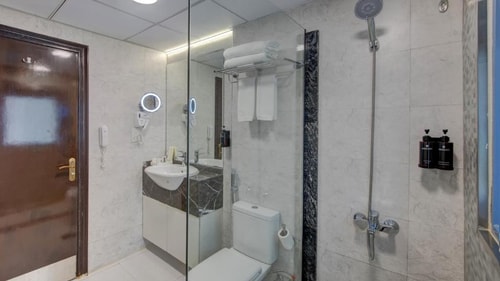 Deluxe King Or Twin Room Near Rayyan Mandi Rigga 6 Luxury Bookings