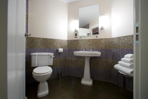 Superior Double Room Near Grad Careers Coach LON 2 Luxury Bookings