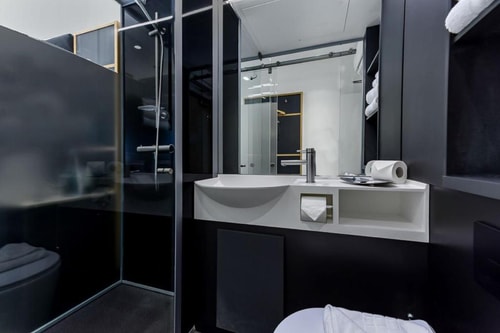 Queen Room Near Museum of Freemasonry LON 4 Luxury Bookings