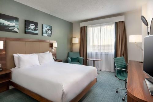 Queen Room Near E2 Staff Car Par LON Luxury Bookings