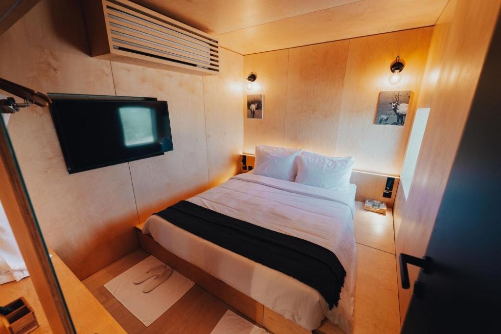 One Bedroom Cabin Near Al Mugheirah Bay Abu Dhabi Luxury Bookings