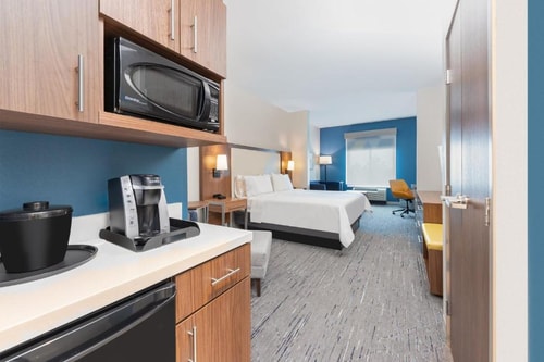 Standard King Or Twin Room Near Planet Fitness HOU 3 Luxury Bookings
