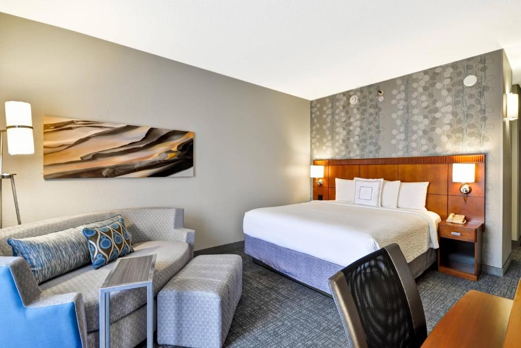 King Room Near Denny's Restaurant DAL Luxury Bookings