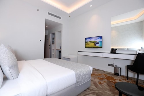 Standard Queen Or Twin Room Near Etisalat Academy 2 Luxury Bookings