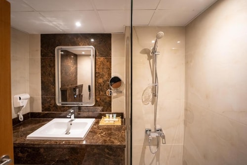 Standard King Or Twin Room Near New Academy School 9 Luxury Bookings