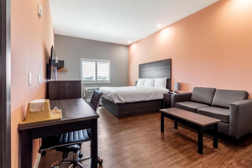 Deluxe King Studio Near Harmony Garden HOU 3 Luxury Bookings