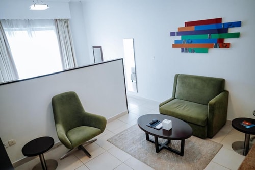 Studio Apartment Near Insurance Market Metro 3 Luxury Bookings