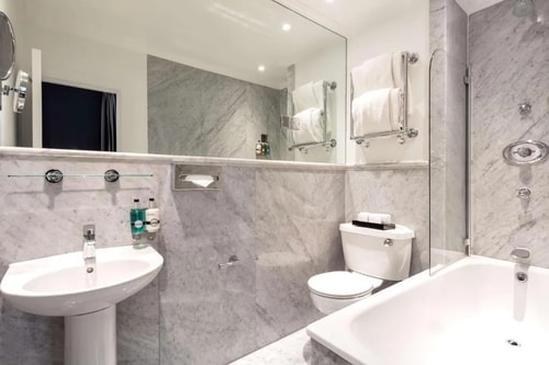 Standard Room Near East Lawn LON 4 Luxury Bookings