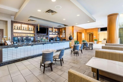 Premium King Suite Near Don McGill Toyota HOU 12 Luxury Bookings
