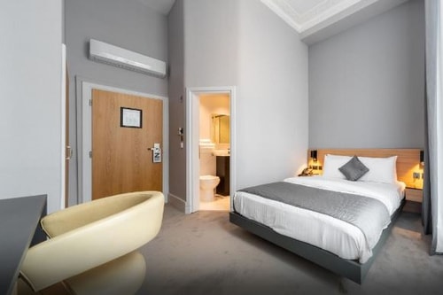 Double Room Near Allya beauty limited LON Luxury Bookings