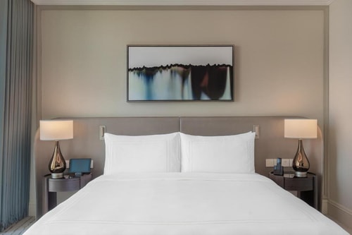 Deluxe Room City Skyline View Near Dubai Ice Rink 1 Luxury Bookings