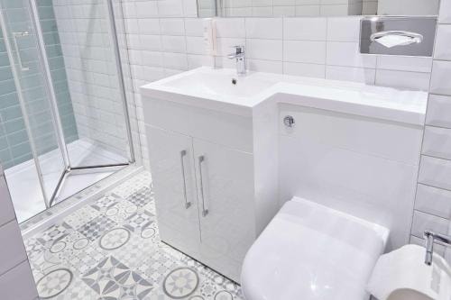 Double Or Twin Room Near Victoria Theatre LON 5 Luxury Bookings