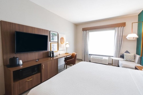 Standard King Room Near SJV Playground HOU Luxury Bookings