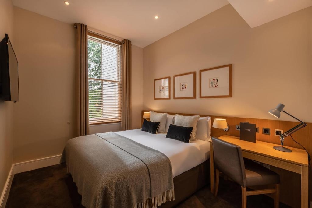 Standard Double Room Near Cosmo Nannies LON Luxury Bookings