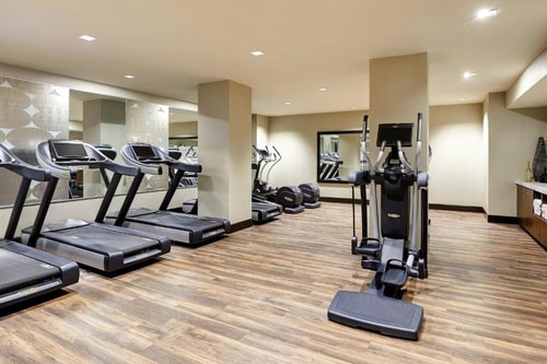 King Studio Near Main Street Garden Park DAL 7 Luxury Bookings
