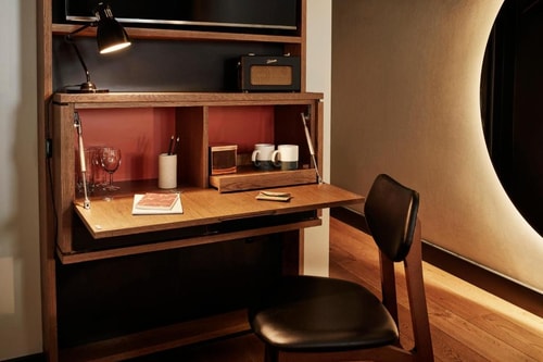 Snug Room Near Amarich Productions LON 1 Luxury Bookings