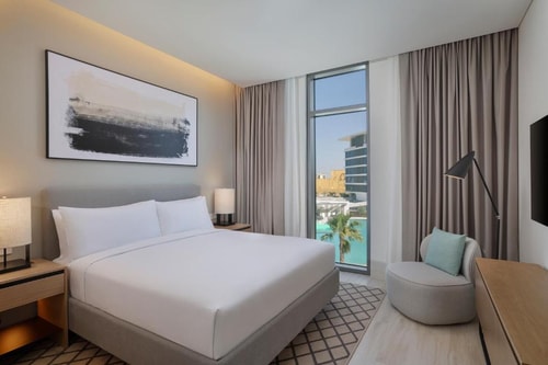 One Bedroom Apartment Near Yas Waterworld Car Park Luxury Bookings