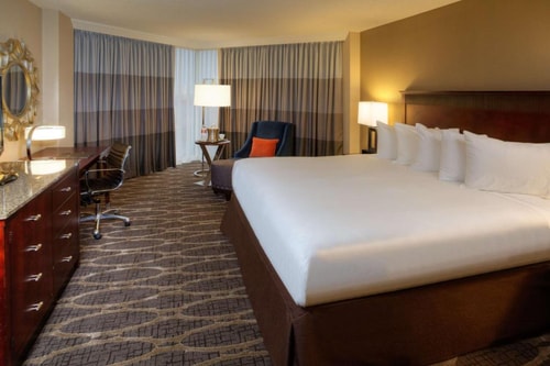 King Room Near Grace Presbyterian Church HOU Luxury Bookings