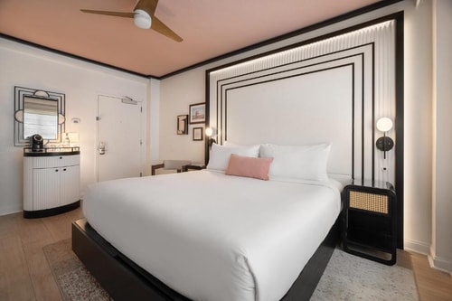 Deluxe King Room Near Coyote Taqueria MIA 1 Luxury Bookings