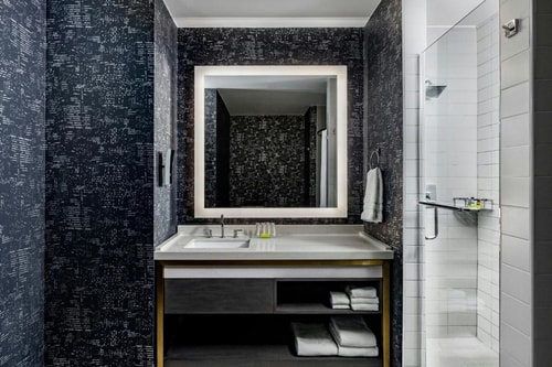 Guest Room Near To Discovery Green HOU 2 Luxury Bookings