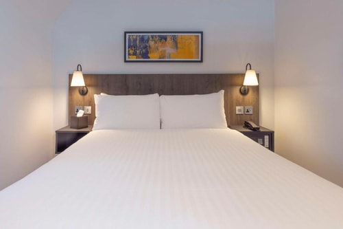 Standard Double Room Near Marcus Garvey Park LON 2 Luxury Bookings