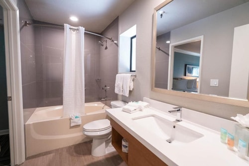 Deluxe Queen Room Near To Liquor World LAS 4 Luxury Bookings