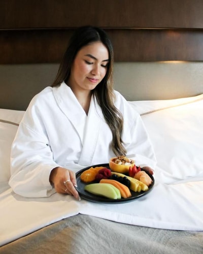 Guest room Near Federal American Grill HOU 2 Luxury Bookings