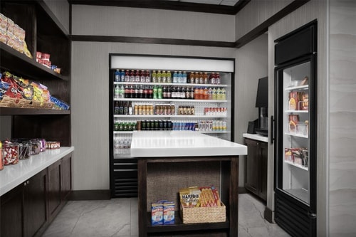 King Suite Near Swiss Watch & Diamond Exchange DAL 15 Luxury Bookings