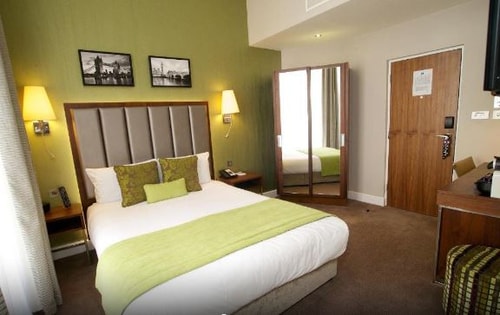 Standard Double Room Near Air India LON 1 Luxury Bookings