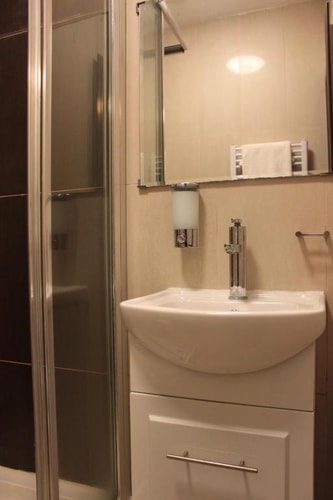 Double Or Twin Room Near Kildare Gardens LON 10 Luxury Bookings