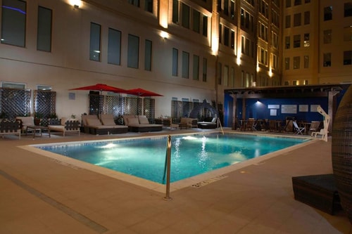 Guest Room Near Priority Emergency Dental Care DAL 8 Luxury Bookings