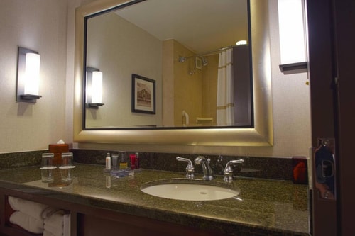 King Room Near Consulate General Philippines HOU 3 Luxury Bookings