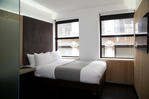 Queen Room Near Sainsbury Wing LON 1 Luxury Bookings