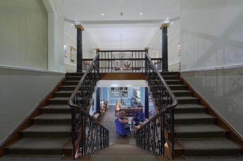 Classic Double Room Near Sunken Garden LON 11 Luxury Bookings