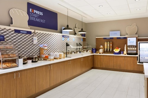 Standard King Room Near American Red Cross DAL 14 Luxury Bookings
