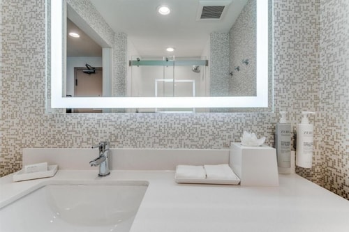 King Studio Suite Near American Red Cross DAL 7 Luxury Bookings