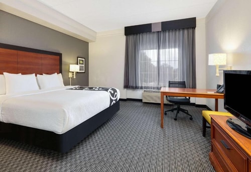 Deluxe Room Near Park Fountains DAL 1 Luxury Bookings