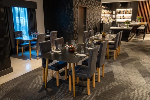 Standard King Room Near Arthur Storey Park HOU 8 Luxury Bookings