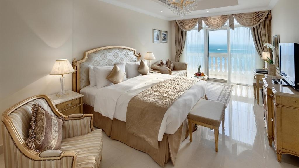 Deluxe 3 Bedroom Family Apartment In Palm Jumeirah Luxury Bookings
