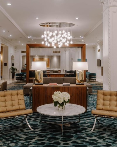 King Room Near Discovery Green in Houston HOU 5 Luxury Bookings