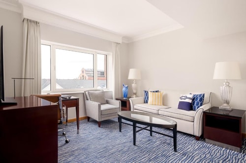 Chelsea King Suite Near Emex Software LON 5 Luxury Bookings
