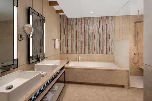 Two Bedroom Suite Near To Jewel Of The Creek 5 Luxury Bookings