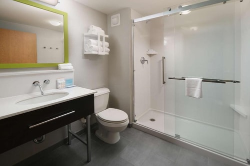 King Room Near Texas Oncology Medical Center HOU 3 Luxury Bookings