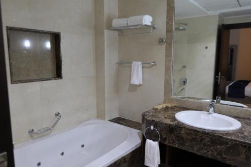 Premium Twin Room Near City Down Mini Mart Dubai 2 Luxury Bookings