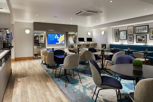 Deluxe Queen Room Near Gloucester Park LON 11 Luxury Bookings